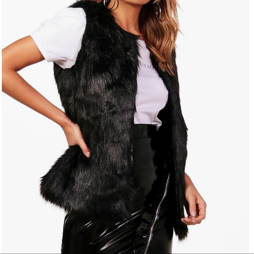 NWT Boohoo Faux Fur Vest